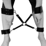 Skórzana uprząż z kajdankami na ręce i nogi. Gadżet do zabaw BDSM. - obrazek 3